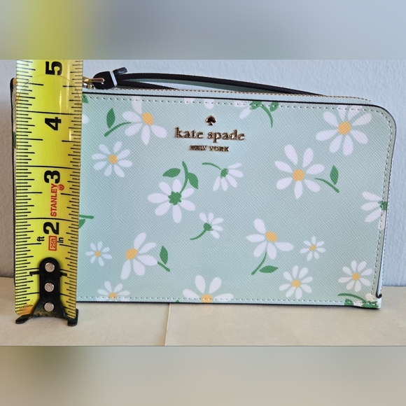 Kate Spade Lucy Day Tripper Daisy Medium L-Zip Wristlet NWT - Picture 5 of 9